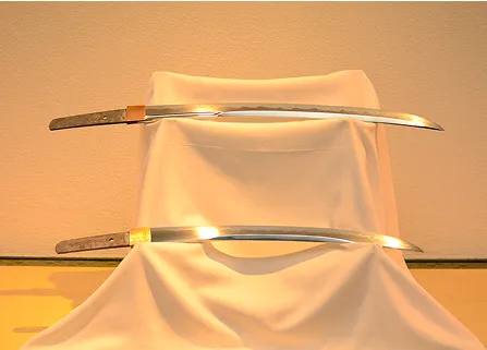 備前長船住 横山裕包作　脇指（上）<br>横山加賀 藤原祐永　脇指（下）